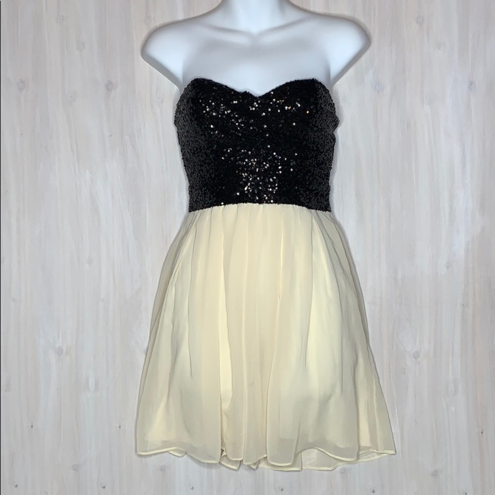 ⭐️ TFNC XS Strapless Mini Dress Sequin Black